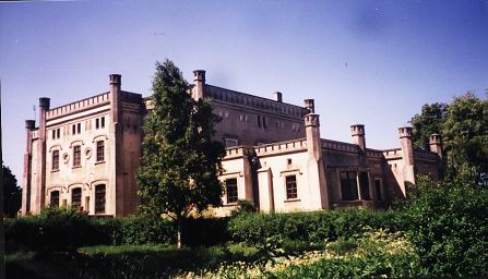 Neogotycki pałac w Bałoszycach